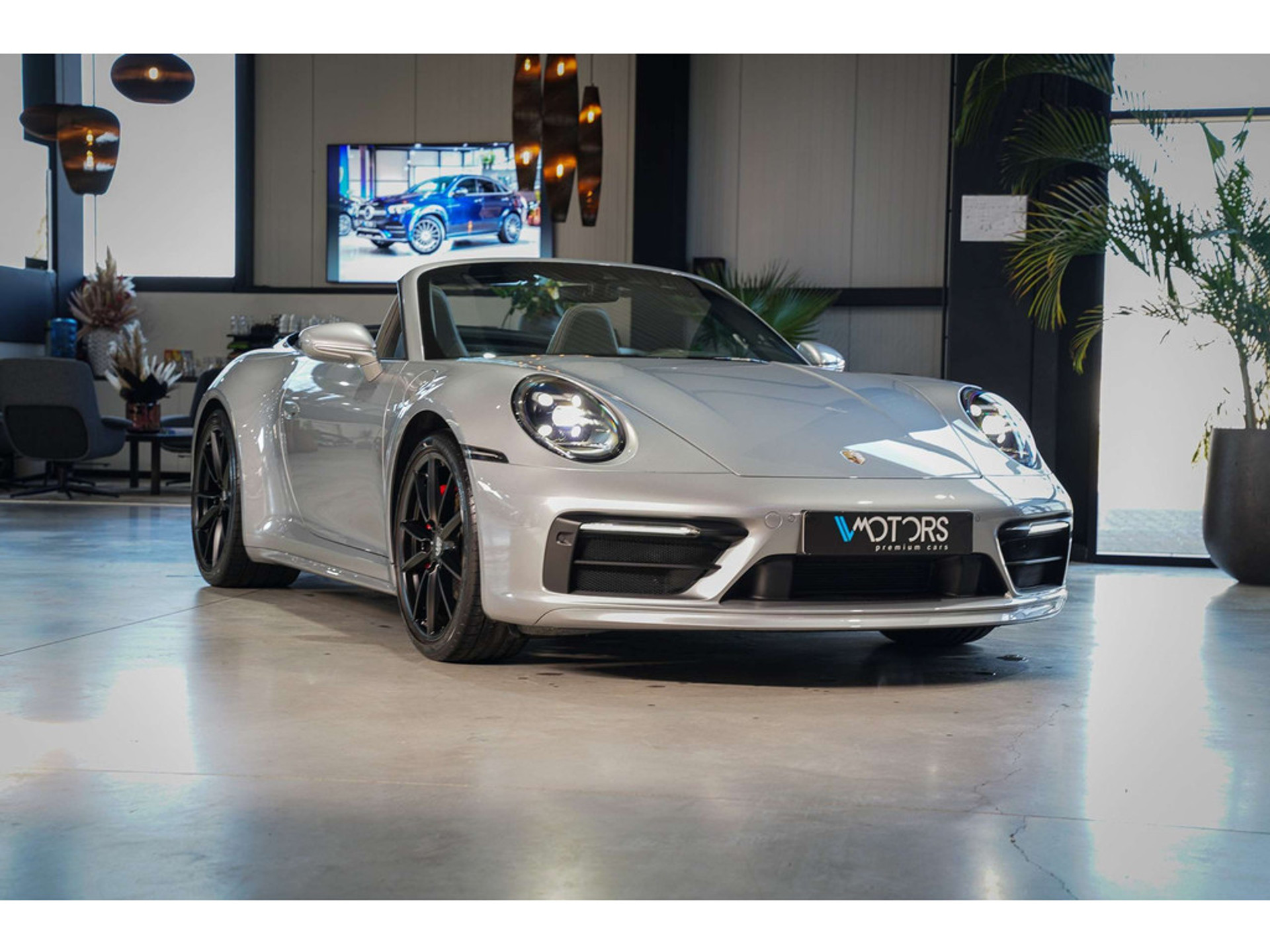 45809332-2.jpg
