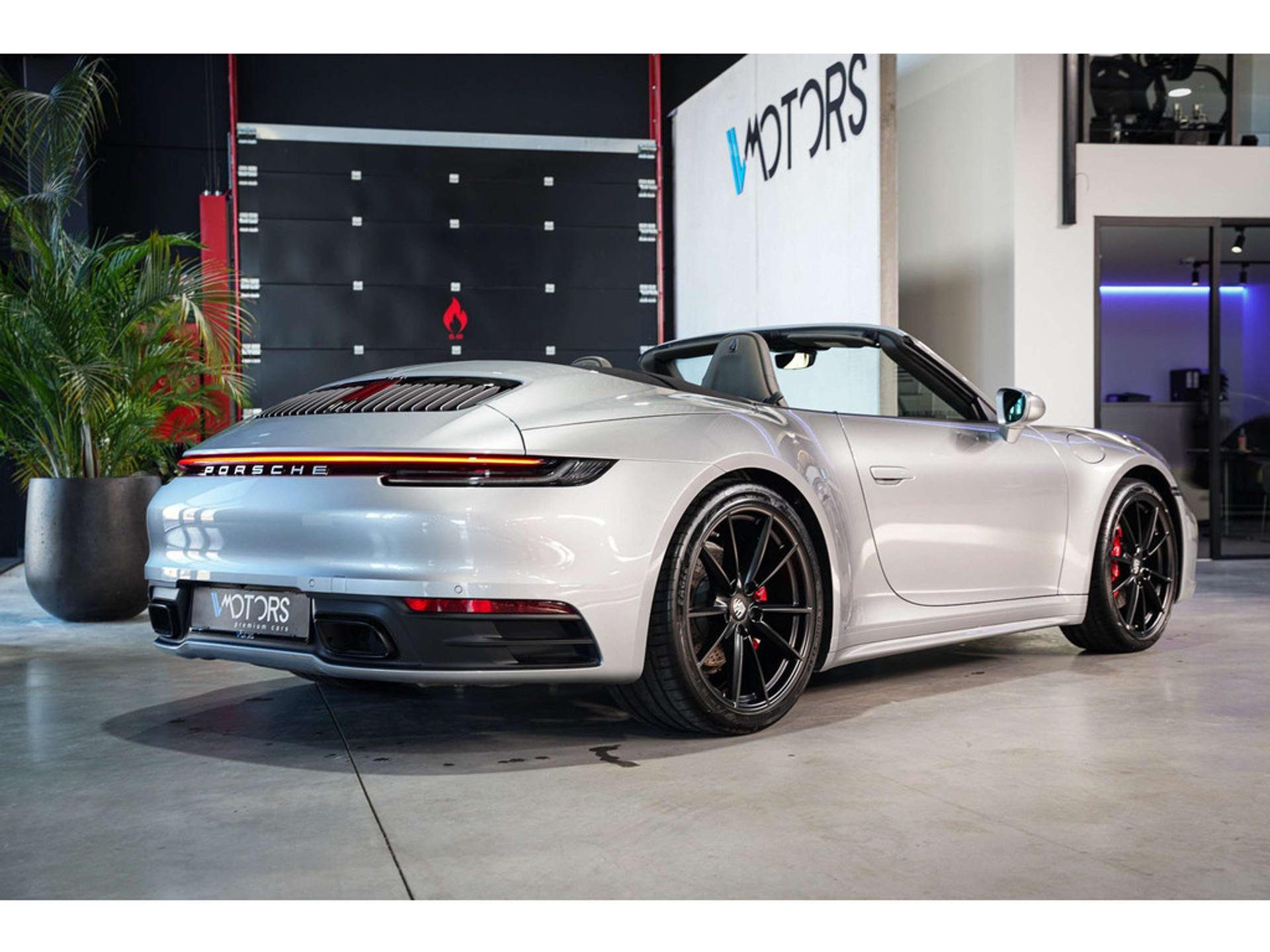 45809332-4.jpg