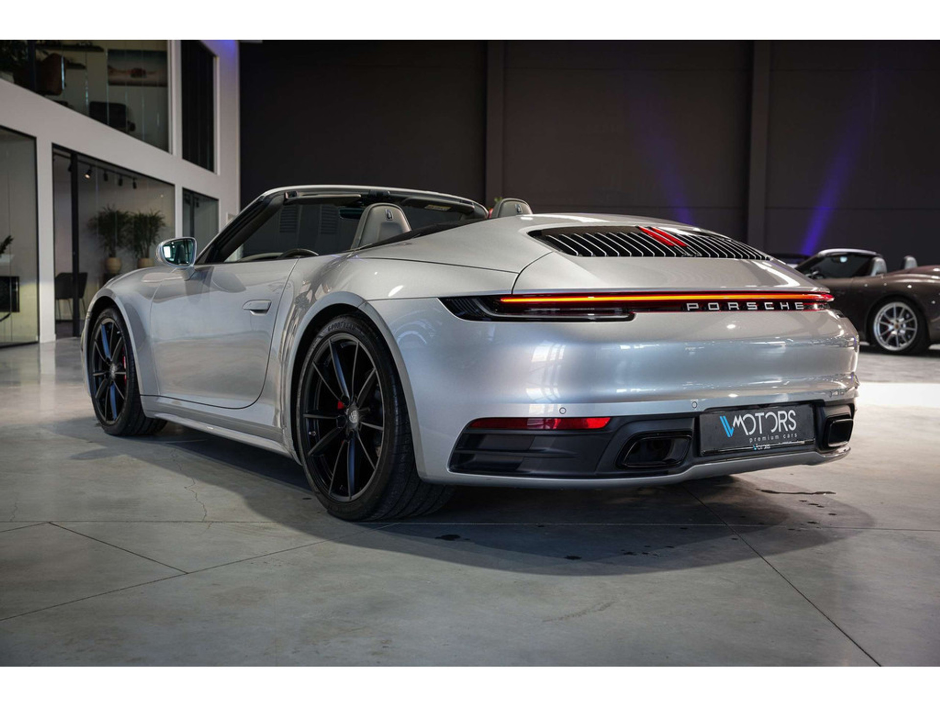 45809332-5.jpg