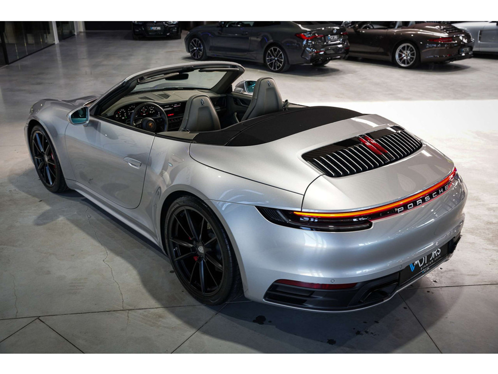 45809332-6.jpg