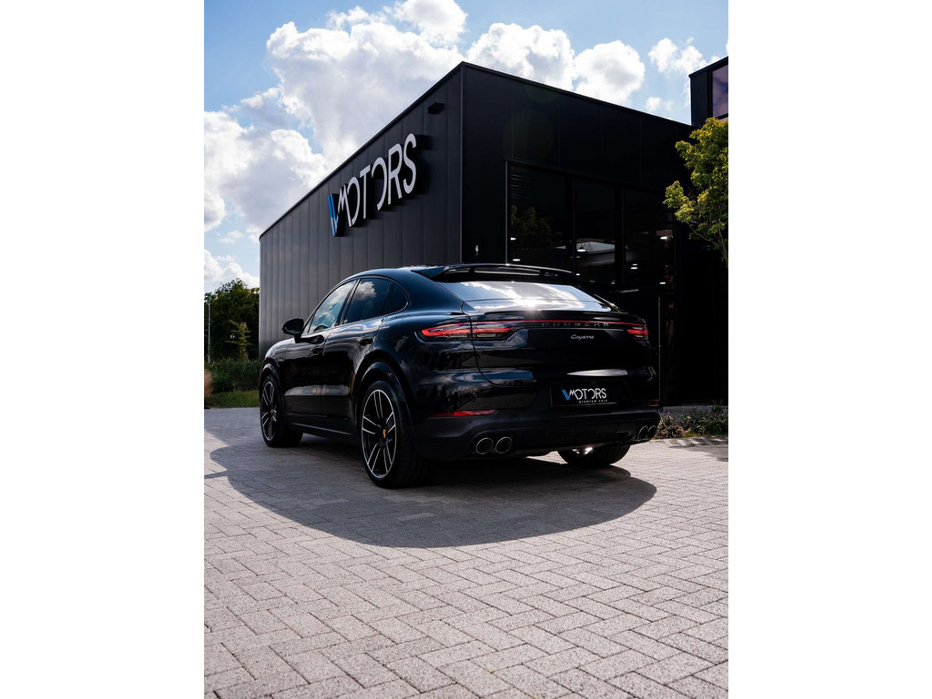 47123842-6.jpg