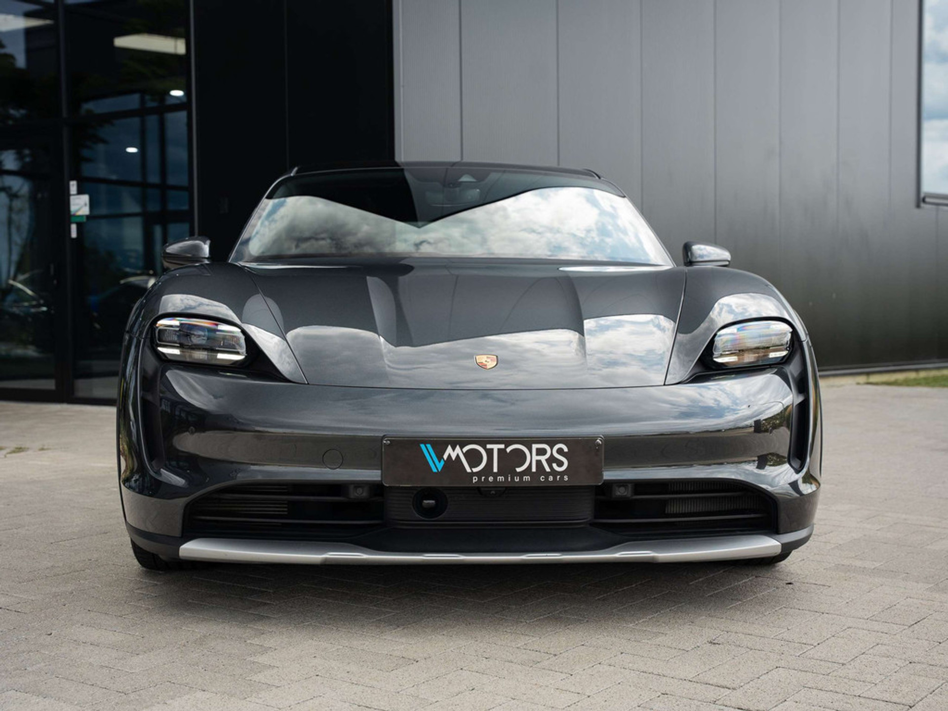 47148696-5.jpg