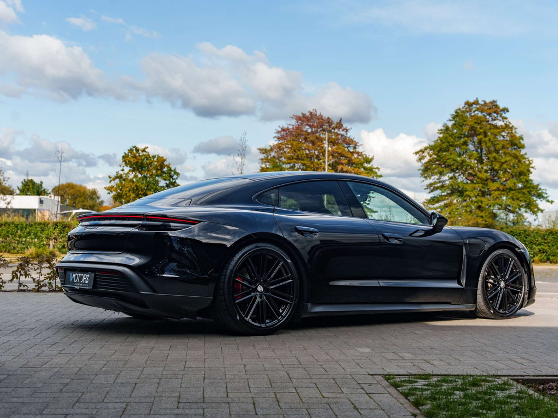 47837535-4.jpg