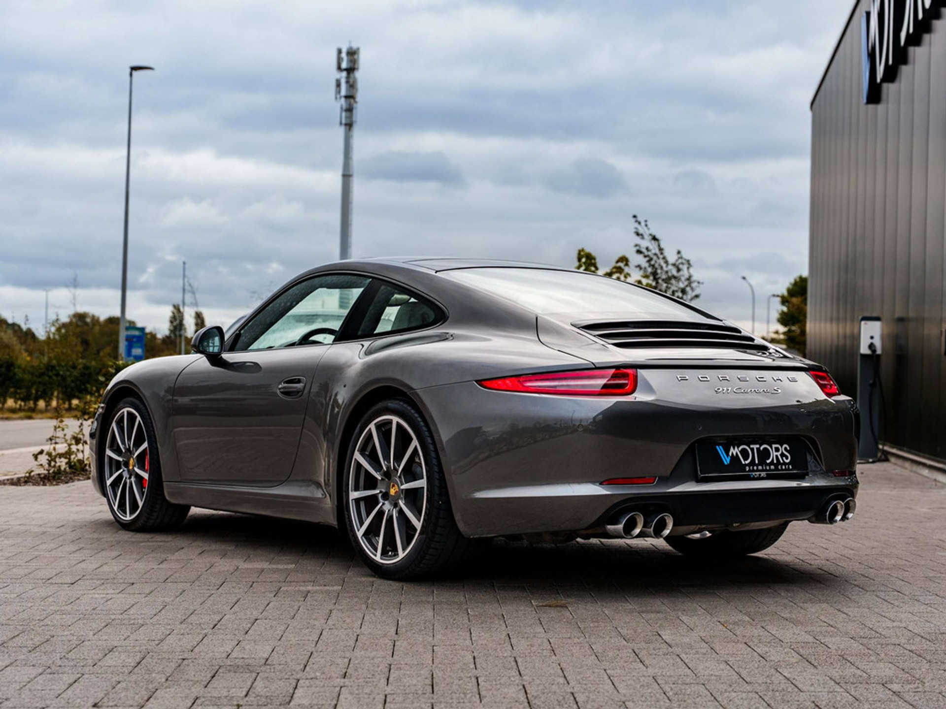 47985110-4.jpg