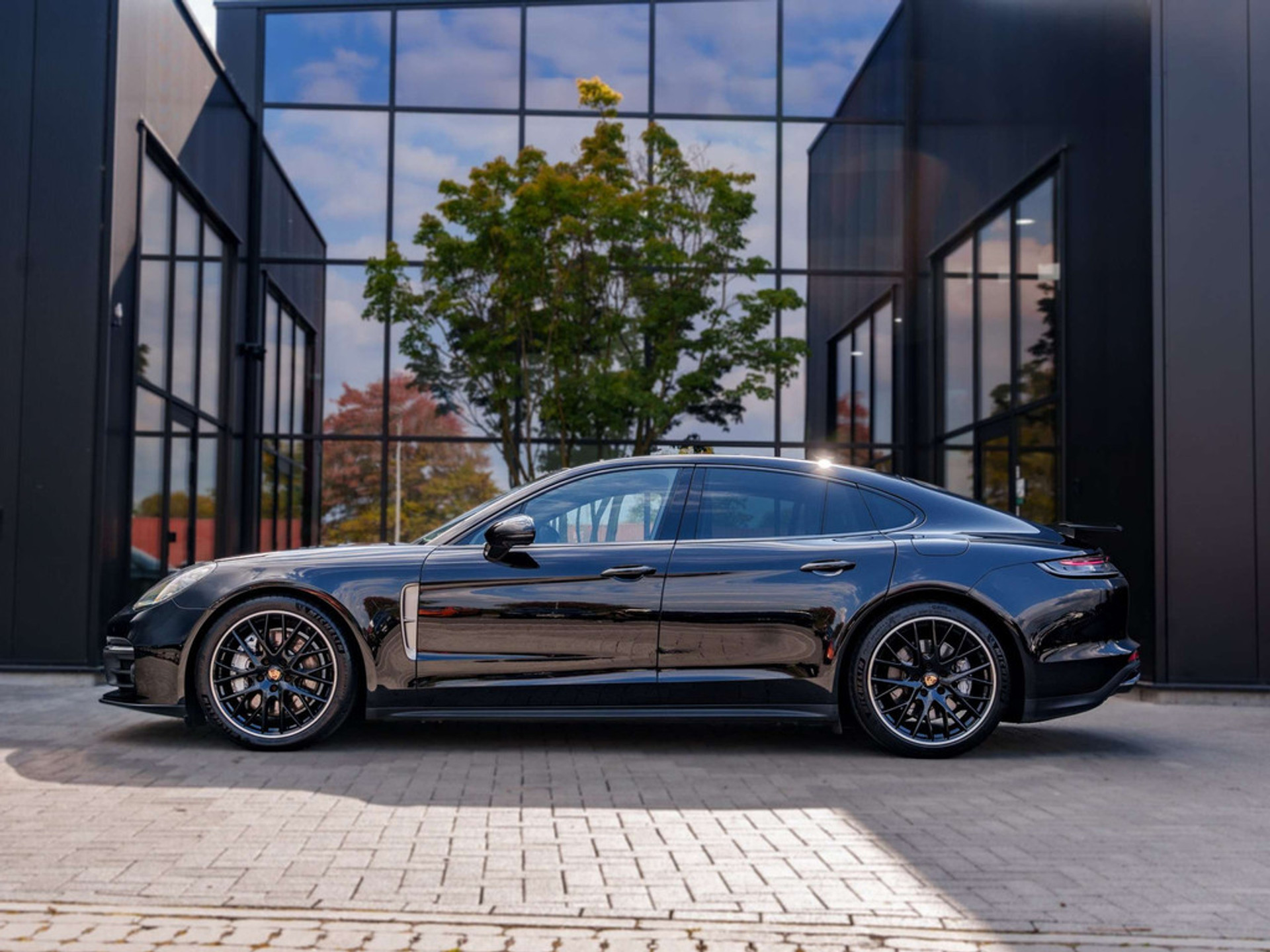 47998439-4.jpg